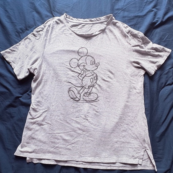 Disney Mickey Mouse Tshirt - Uniqlo - Picture 1 of 2